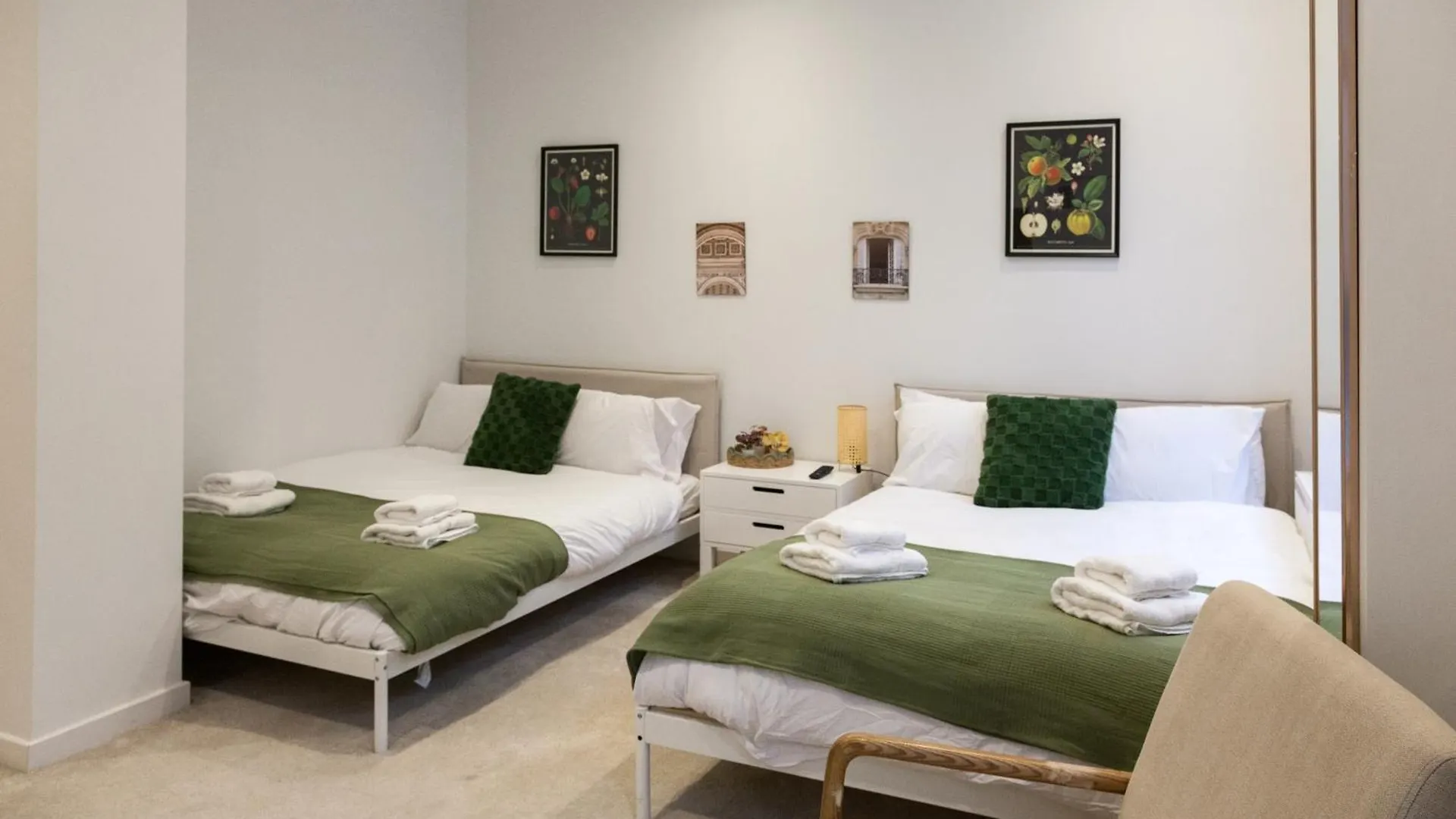 Grand Central Apartment - 2-Bedrooms - Sleeps 6 Comfortably - Perfect For Families - Contractors - Professionals 리즈 영국