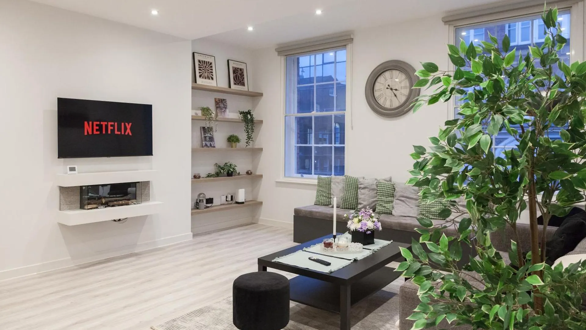 Grand Central Apartment - 2-Bedrooms - Sleeps 6 Comfortably - Perfect For Families - Contractors - Professionals 리즈
