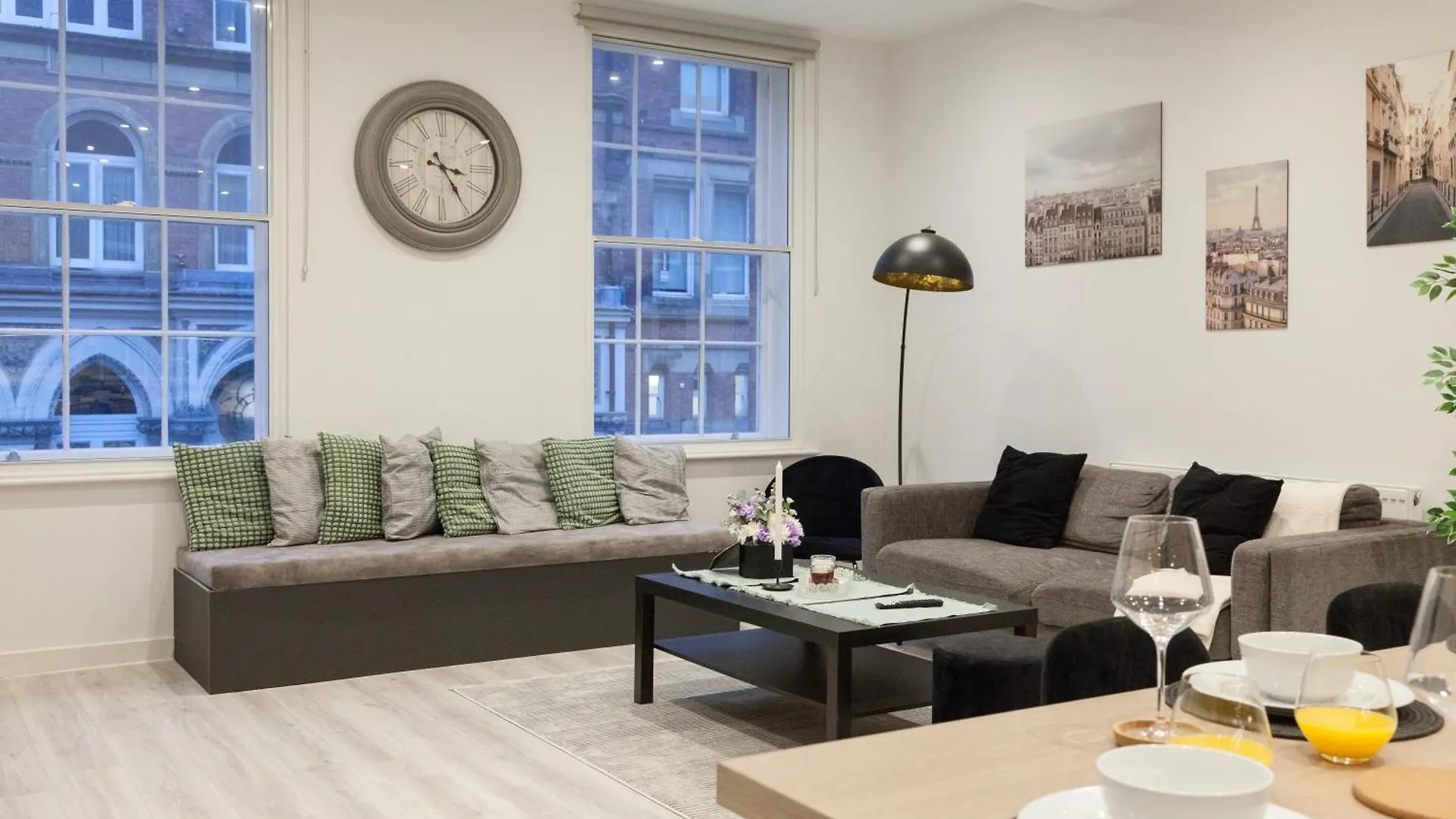 Grand Central Apartment - 2-Bedrooms - Sleeps 6 Comfortably - Perfect For Families - Contractors - Professionals 리즈 0*,