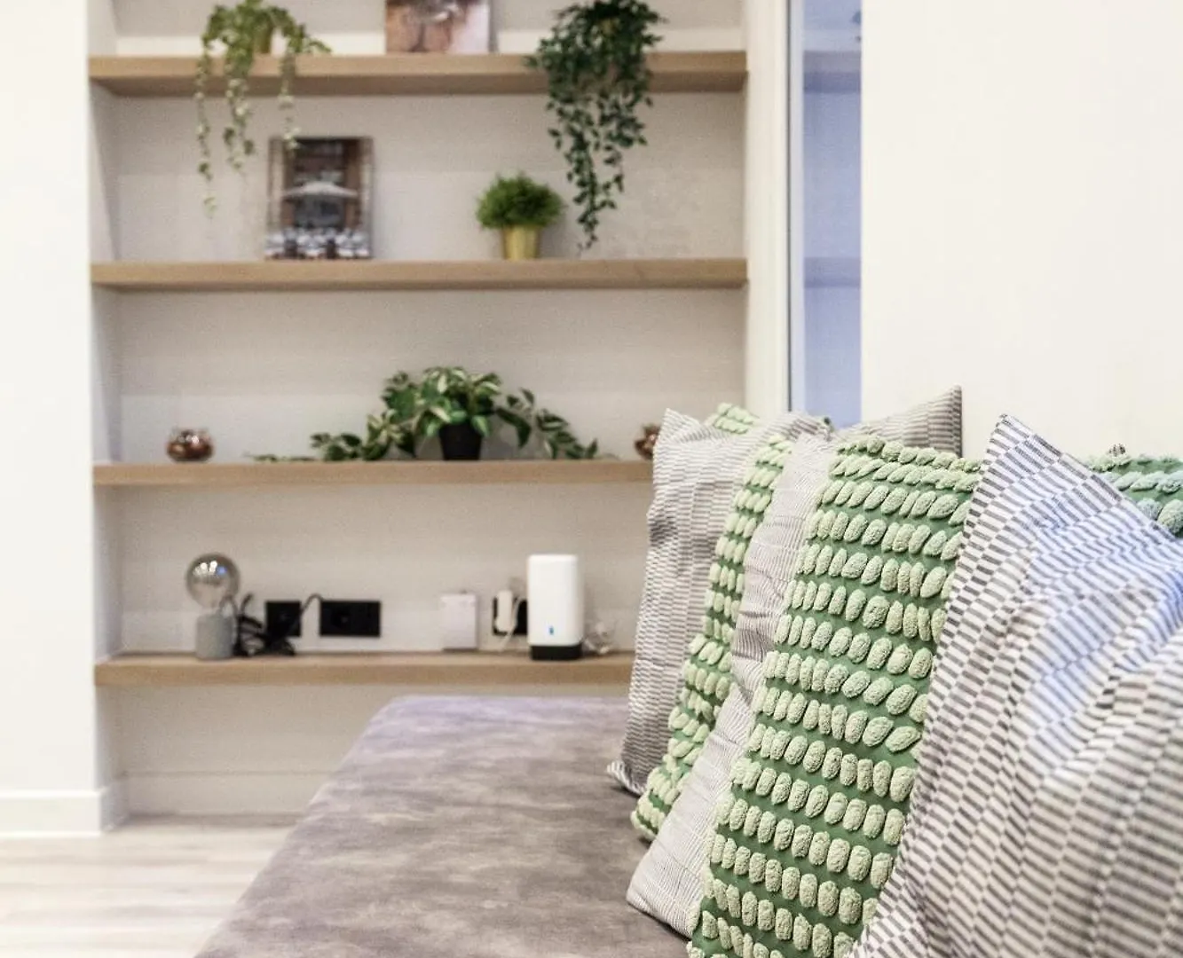 Grand Central Apartment - 2-Bedrooms - Sleeps 6 Comfortably - Perfect For Families - Contractors - Professionals 리즈