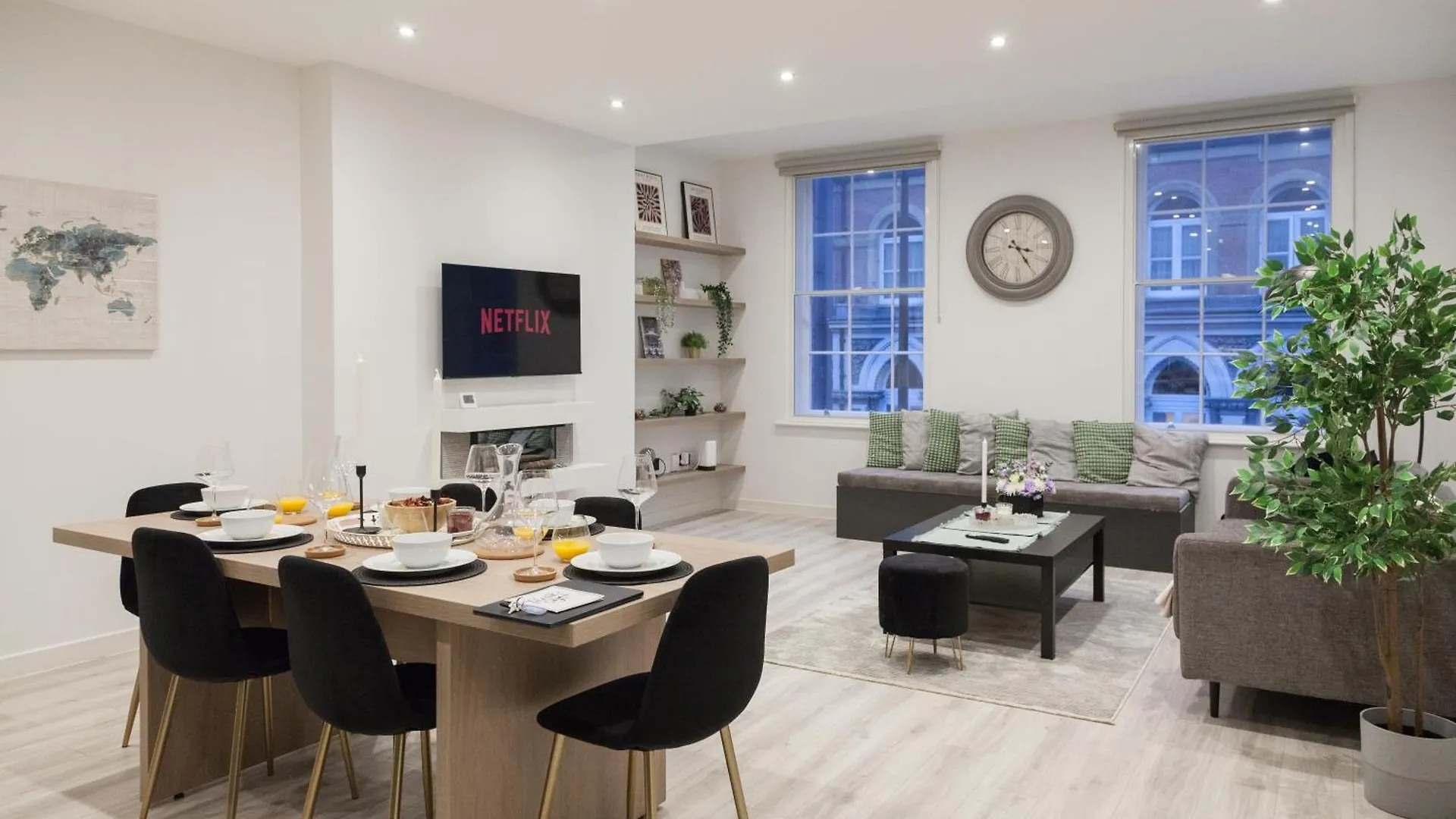 Grand Central Apartment - 2-Bedrooms - Sleeps 6 Comfortably - Perfect For Families - Contractors - Professionals 리즈
