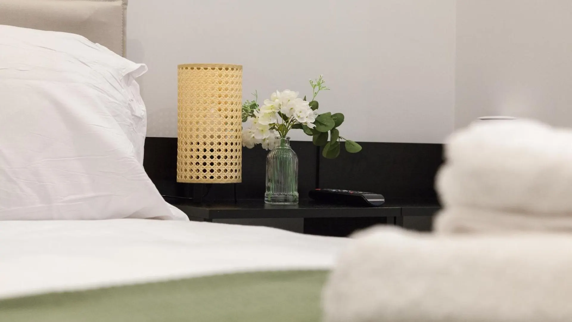 Grand Central Apartment - 2-Bedrooms - Sleeps 6 Comfortably - Perfect For Families - Contractors - Professionals 리즈