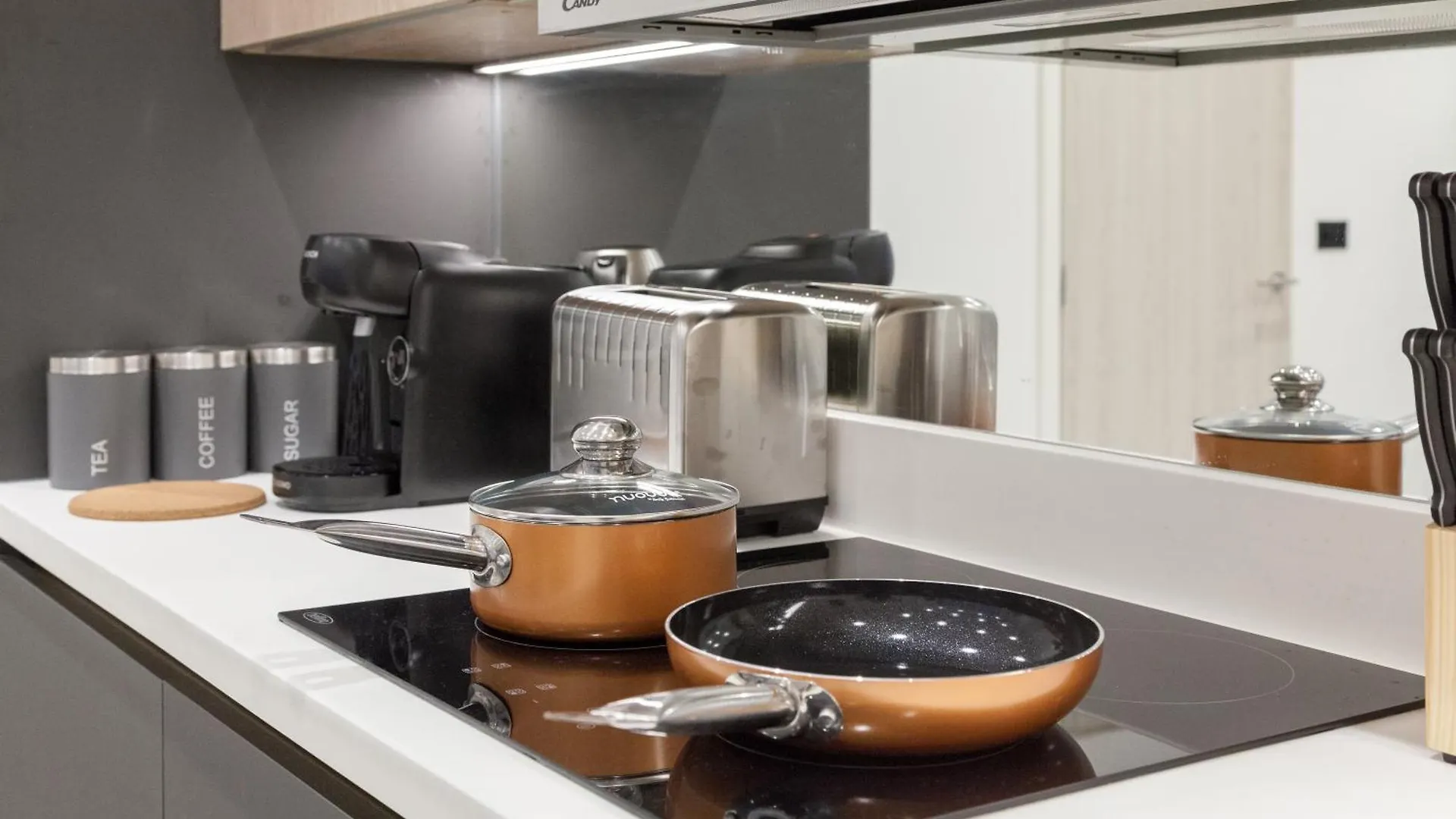 Grand Central Apartment - 2-Bedrooms - Sleeps 6 Comfortably - Perfect For Families - Contractors - Professionals 리즈 0*,  영국