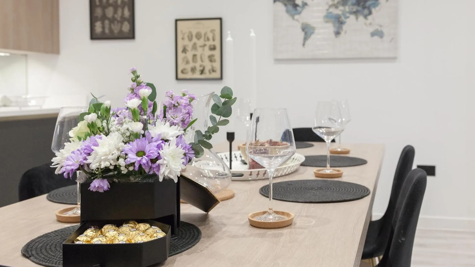 Grand Central Apartment - 2-Bedrooms - Sleeps 6 Comfortably - Perfect For Families - Contractors - Professionals 리즈