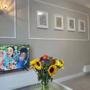  Apartment Stunning In Leeds- Financial District