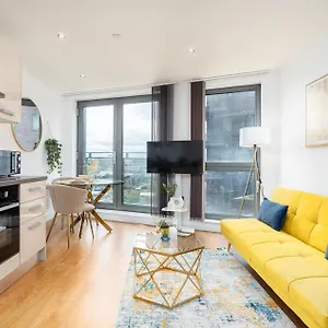  Apartment Exclusive - Centre - Free Parking -wifi Netflix- Juliet Balcony